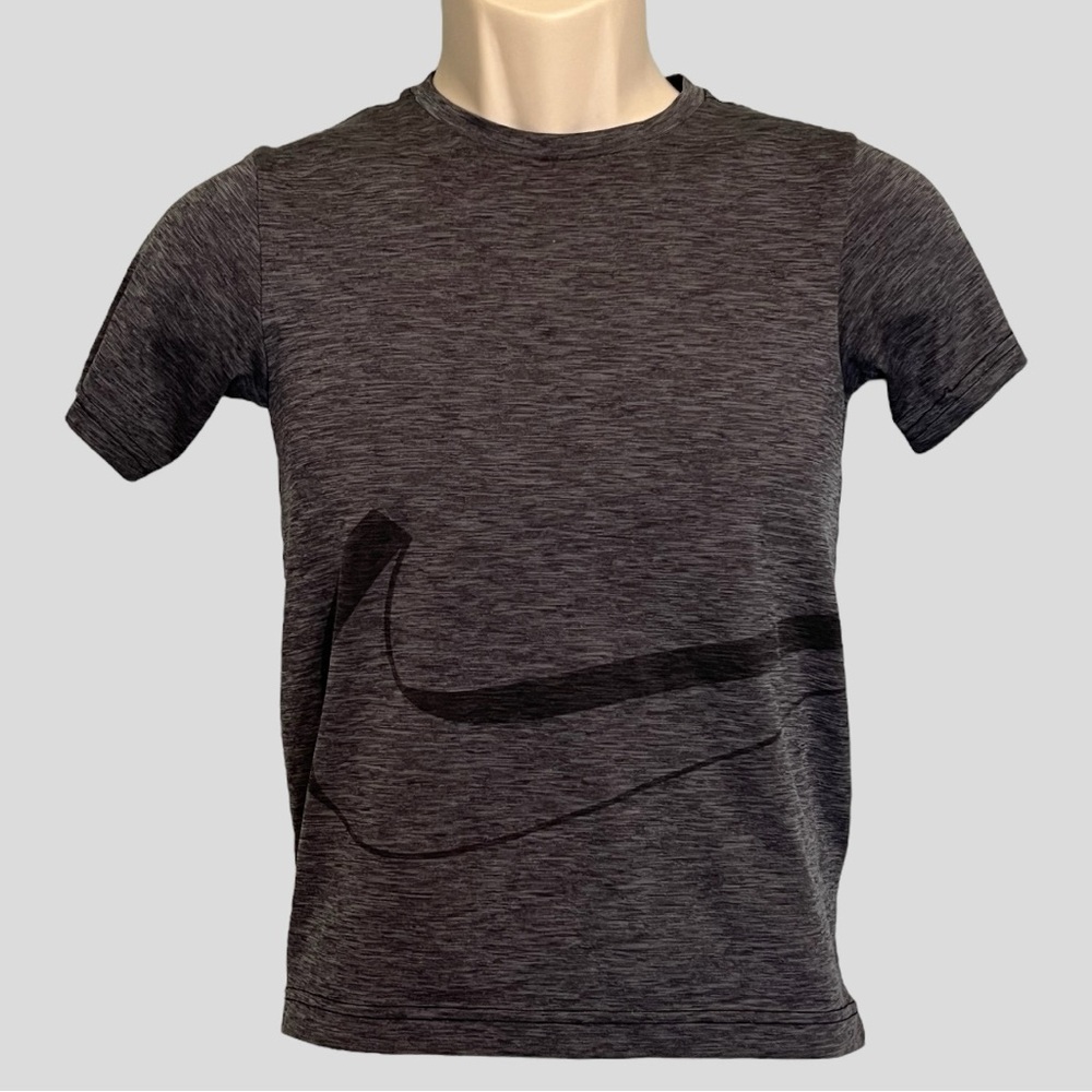 Boys Nike Dri-fit gray shirt M